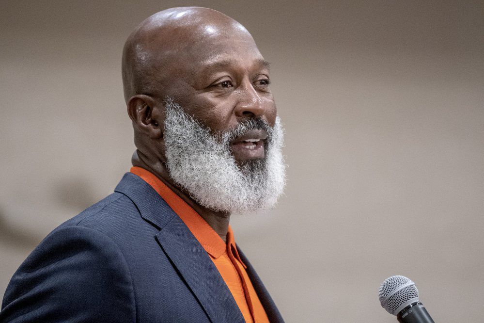 B10 lovie smith